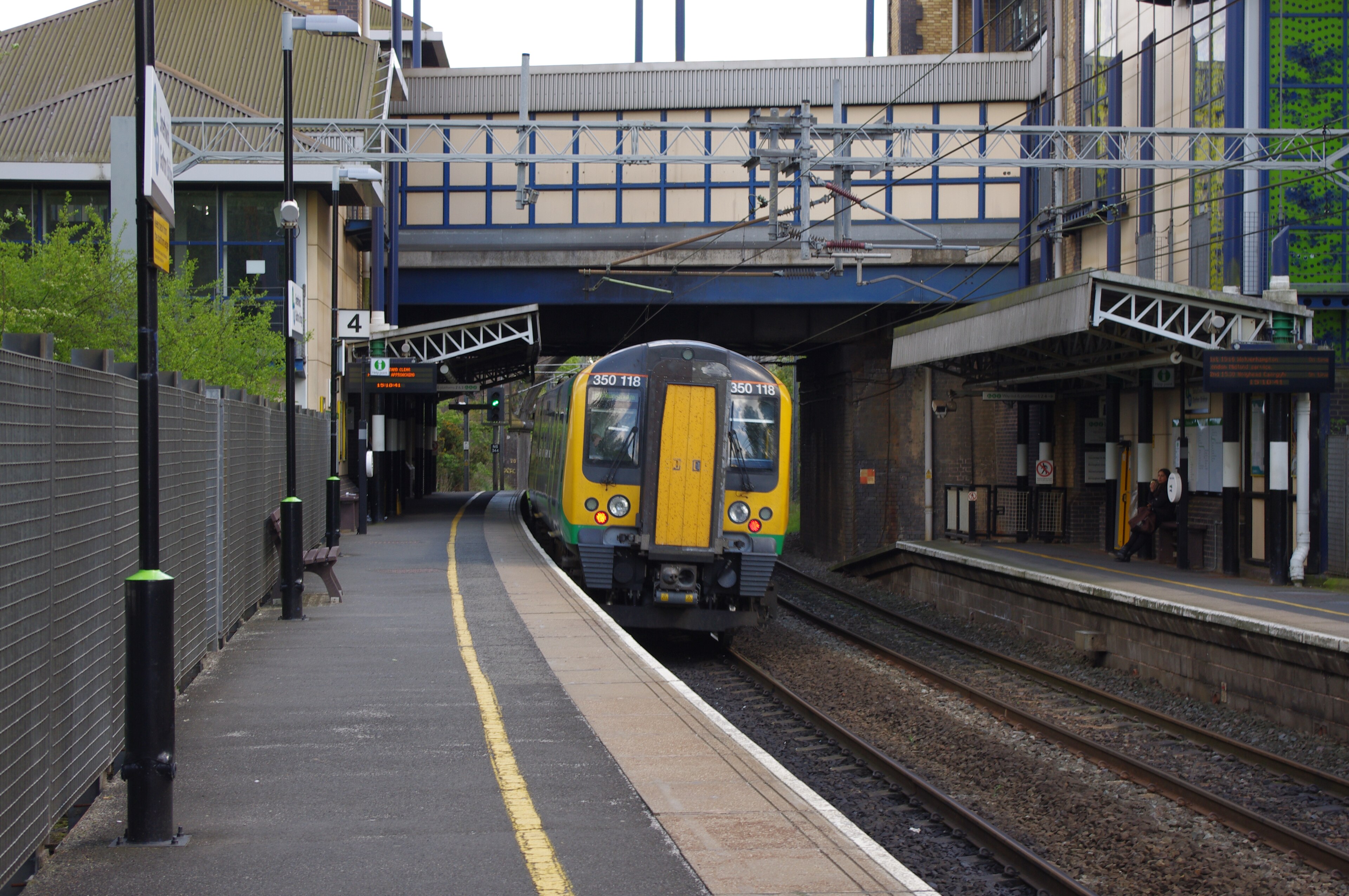 Class 350 train at Smethwick Galton Bridge railway station